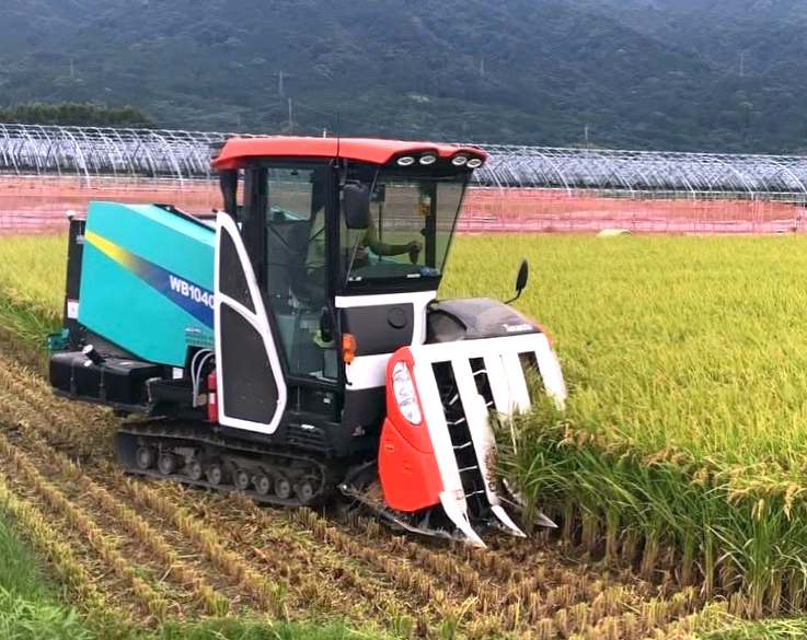 細断型ホールクロップ収穫機